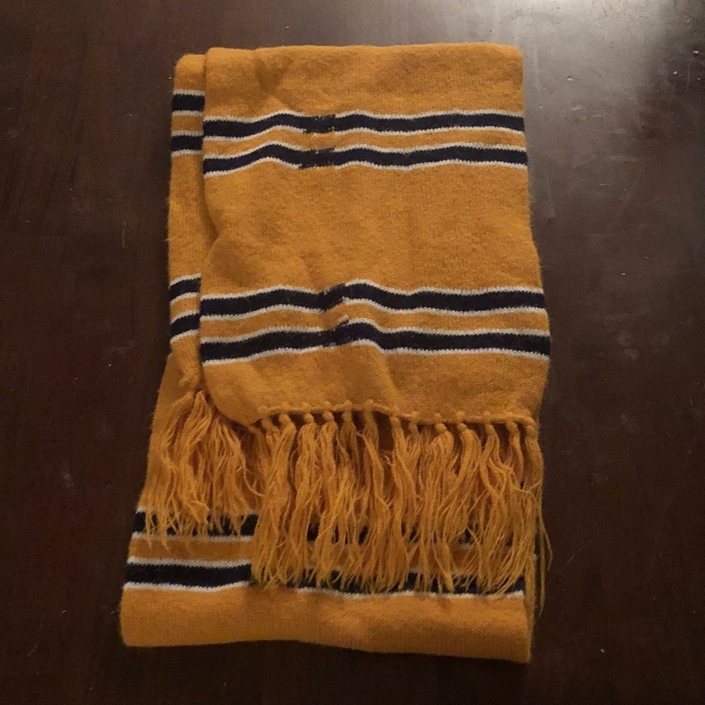 ⭐️💙 Men’s Striped Yellow and Black Scarf